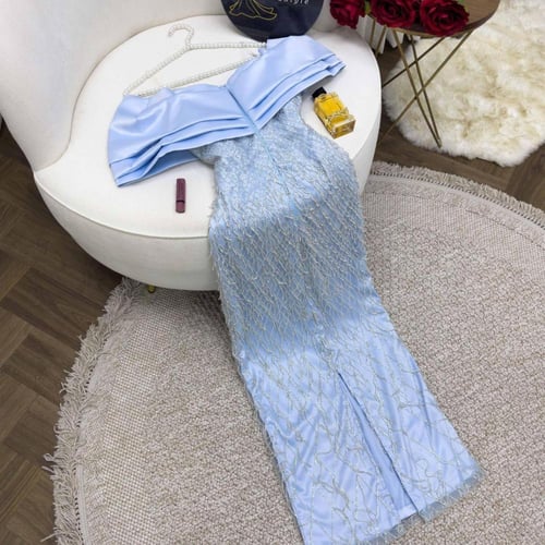 الانيق ثلاث اللوان