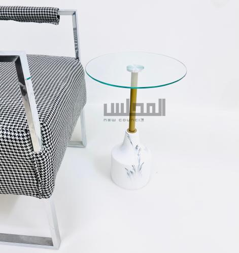 طاولة جانبية بسطح زجاجي