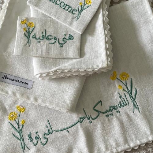 طقم استقبال3مفارش +2كرت مطرز+2قاعدة اكريلك