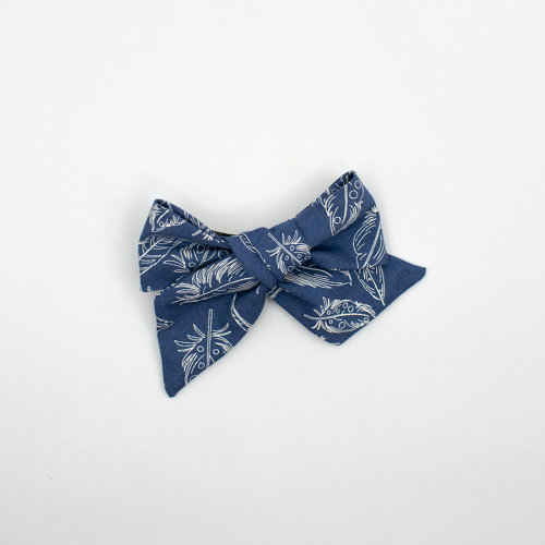 Blue bow with a width of 11cm