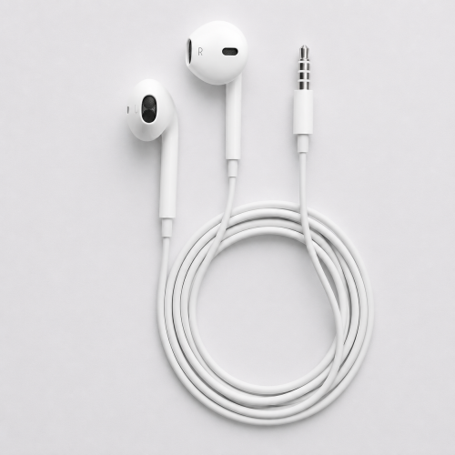 سماعات EarPods سلكية بمنفذ 3.5mm | صوت نقي وميكروفون مدمج
