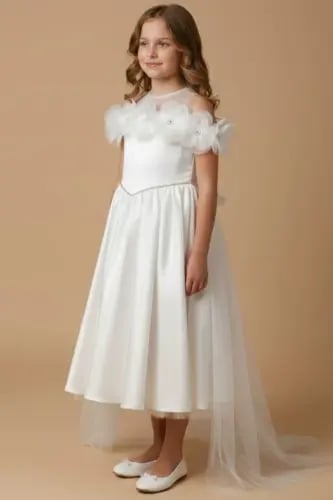 White evening dress, the look of the princesses