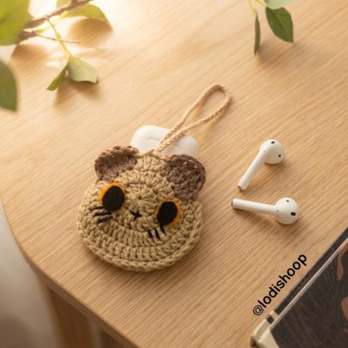 AirPods case | A cat guarding your headphones