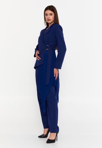 Plain formal suit with side pleat