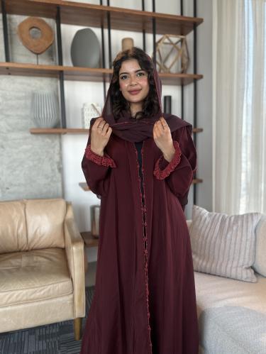 عباية حرير مغسول كراميل شغل الأكمام ومن الأمام و الطرحة خيوط كوروشية الحرير مع خرز