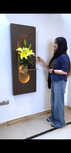 لوحة أفنان مع المرايه