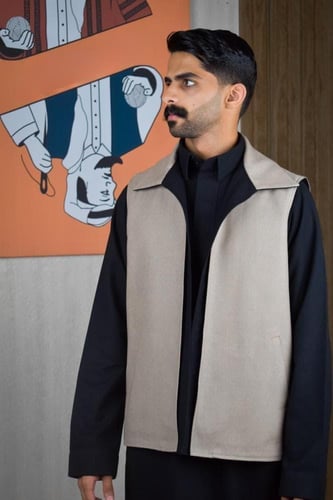 سديري شتوي ياقة قلاب أسود مع ترابي-متجر فرح