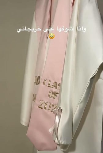 عبايات تخرج اوف وايت مع وردي-متجر فرح