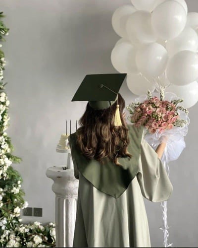 عبايات تخرج رمادي مع زيتي-متجر فرح