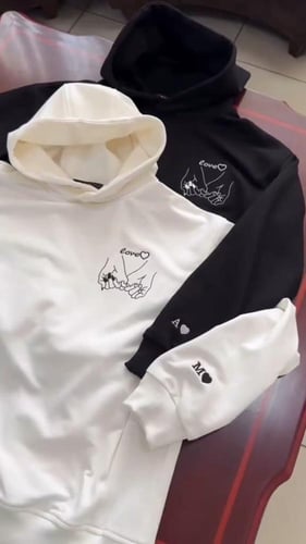 بلوفر الهبة حروف مع يدين ماسكين بعض-متجر فرح