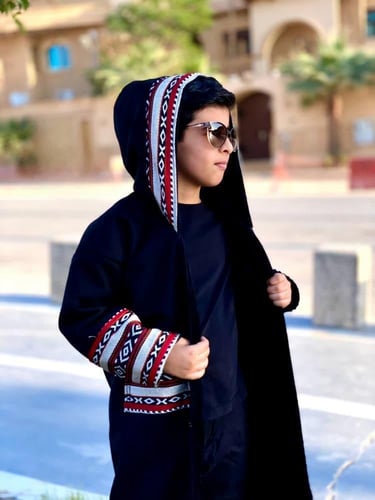 فروة لون أسود مبطنة بفراء نقش سدو-متجر فرح