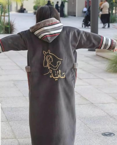 فروة رصاصي مبطنة بفرو أسود-متجر فرح