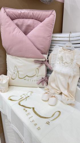 طقم استقبال مواليد 5 قطع تطريز حسب الطلب