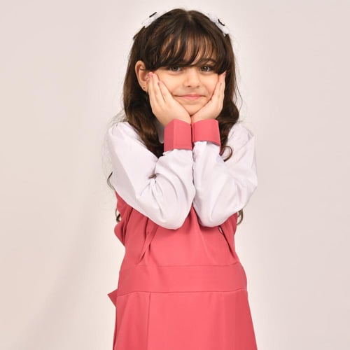 مريول ابتدائي وردي تصميم كويتي مزين بازرار جانبية...