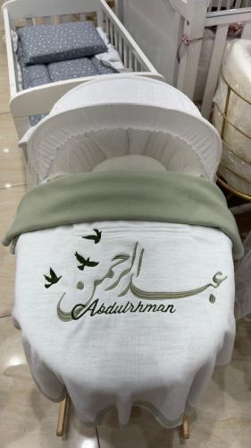 بطانية مواليد دبل فيس مطرزة بالاسم والرسومات حسب ا...