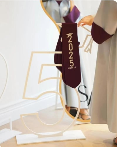 عباية تخرج رمادي مع عنابي-متجر فرح