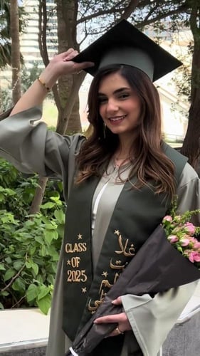 عبايات تخرج تفاحي مع زيتي-متجر فرح