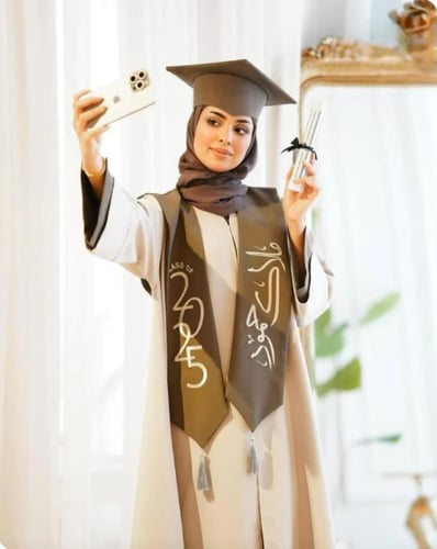 عباية تخرج لون تفاحي مع وشاح زيتي-متجر فرح