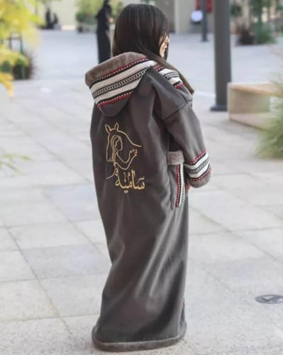 فروة رصاصي مبطنة بفرو أسود-متجر فرح