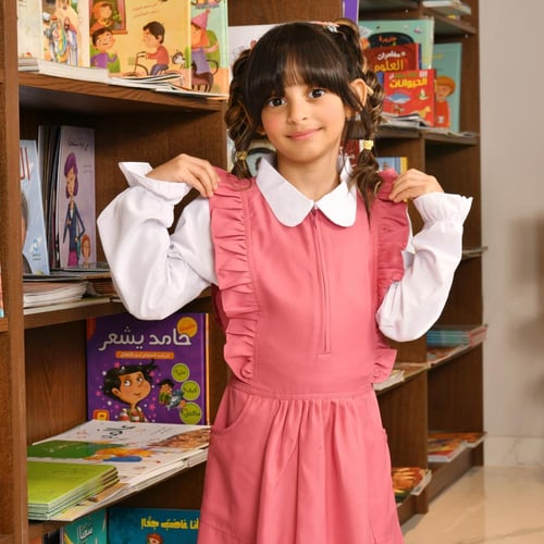 مريول ابتدائي أكمام طويله وكشكش على الاكتاف وسحاب...