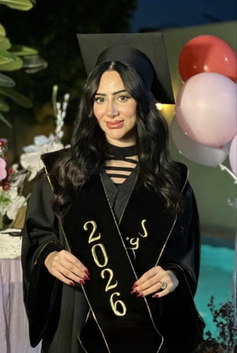 طقم عباية تخرج لون أسود مع وشاح مخمل