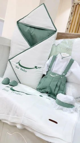 أطقم استقبال مواليد 5 قطع تطريز بالاسم