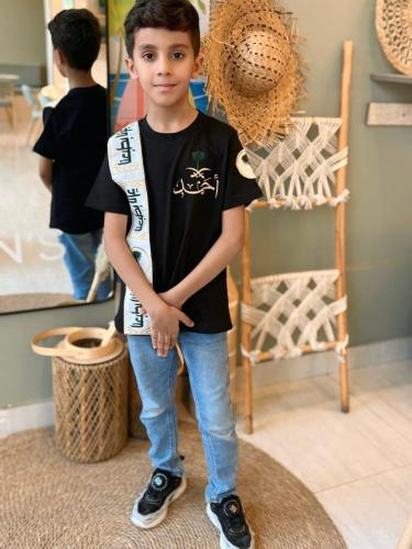 تيشرت عزنا بطبعنا-أليوم الوطني-متجر فرح