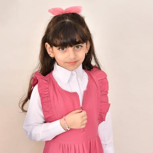 مريول ابتدائي وردي بسحاب وكسرات عريضة من الجانبين