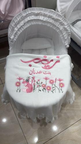 بطانية مواليد سكري مطرزة بالاسم والرسومات حسب الطل...