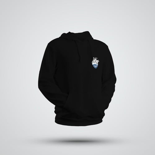 بلوفر بتصميم حوت داخل قلب موج أزرق-متجر فرح