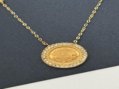 فاخرة وعريقة سلسال بتصميم الجنيه من الذهب الأصفر ع...
