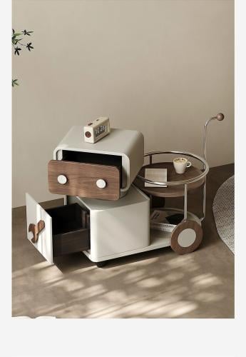 طاولة جانبية إيطالية بتصميم عربة: حيث تلتقي الأناق...