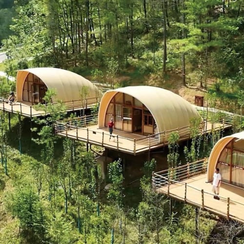 خيمة على شكل قارب شراعي منحني