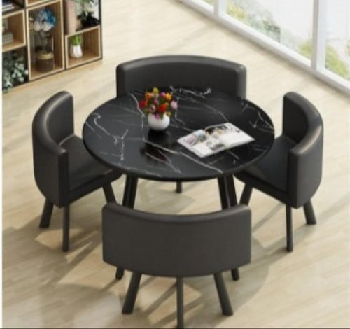 طاولة طعام دائرية