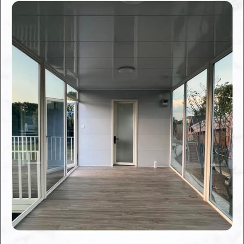 منزل بنورامي كامل بواجهة زجاجيه عصرية