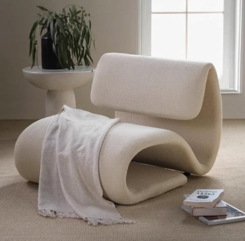 كرسي بتصميم عصري