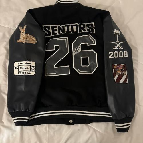 جاكيت اسود أكمام رصاصي جلد