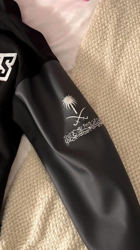 جاكيت سينيور اسود أكمام رمادي غامق