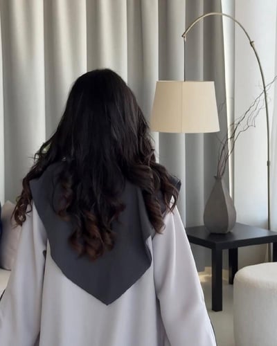 عباية تخرج رمادي فاتح و رمادي غامق