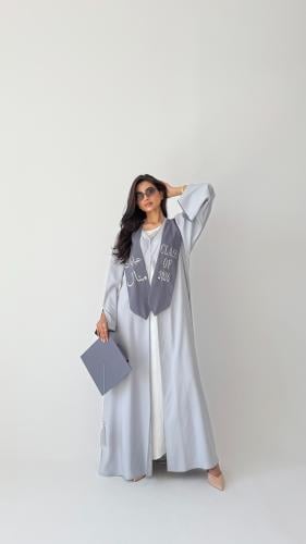 عباية تخرج رمادي فاتح و رمادي غامق
