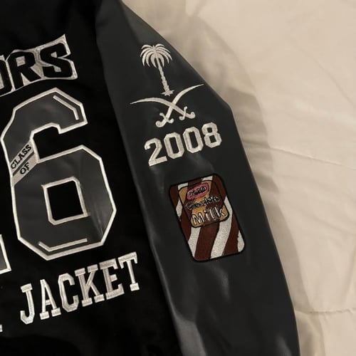 جاكيت اسود أكمام رصاصي جلد