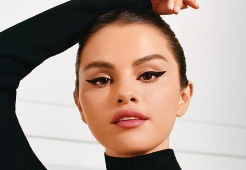 رير بيوتي بوزيتيف لايت هايلايتر ناعم سائل - اكسلري...