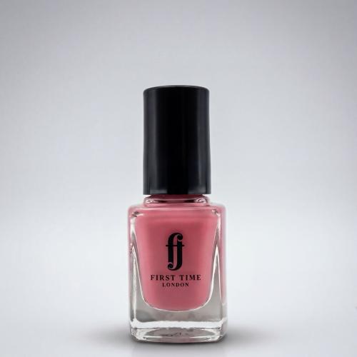 مناكير لون RUBY