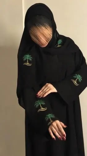 عباية سيفين ونخلة – تطريز اليوم الوطني السعودي