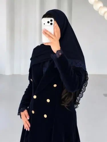 عباية مخمل شتوية نسائية فاخرة بتصميم عصري أنيق