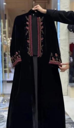 عبايه شتويه مع تطريزات راقية