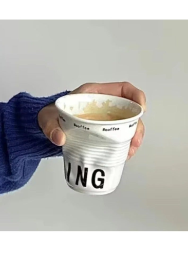 كوب قهوة صغير للمشروبات الباردة