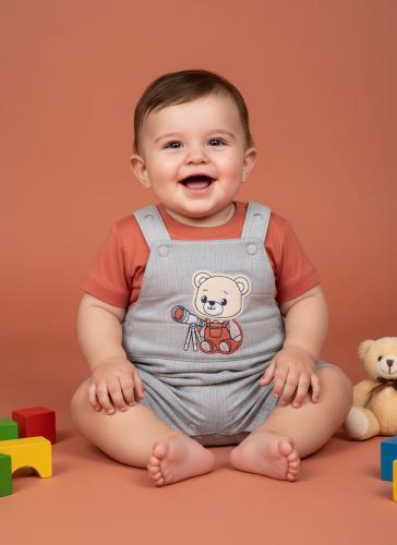 Baby t-shirt and romper set