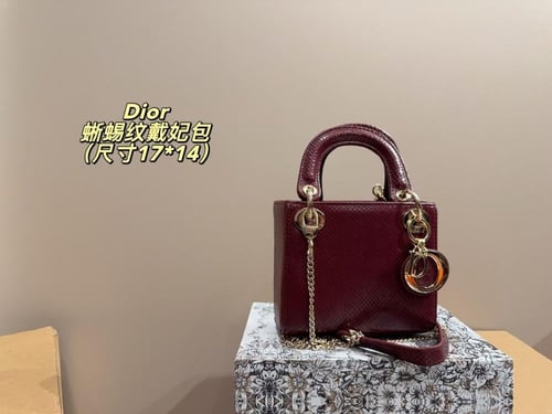 شنط ماركة ديور (Dior) طبق الأصل
