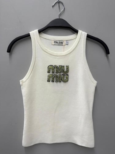 توب ميو ميو بدون أكمام بشعار أمامي